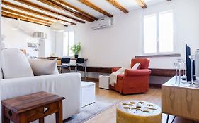 Altido Cozy Apt For 4 Close To Basilica Di Sant'Ambrogio